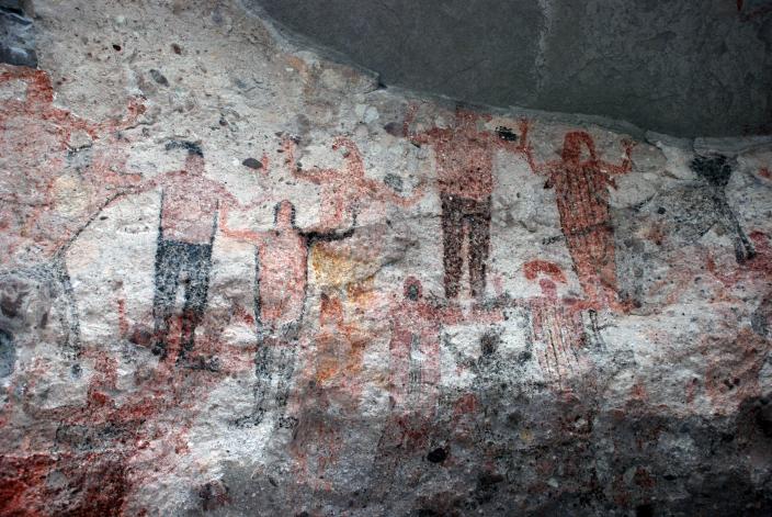 Cuesta Palmarito some full striped figures, red with hair